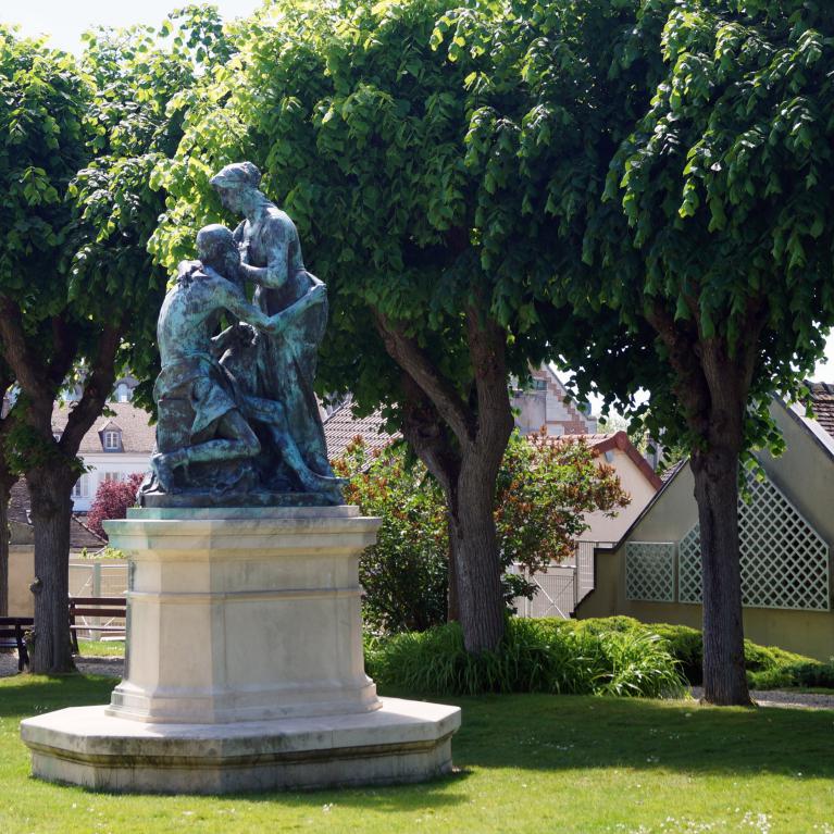 Sculpture la Piété Filiale