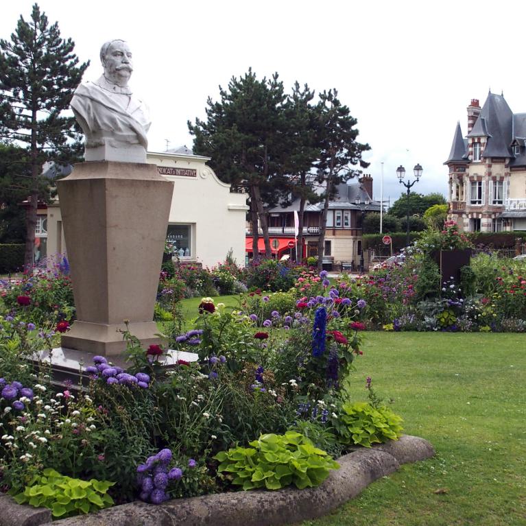 Statue Charles Bertrand