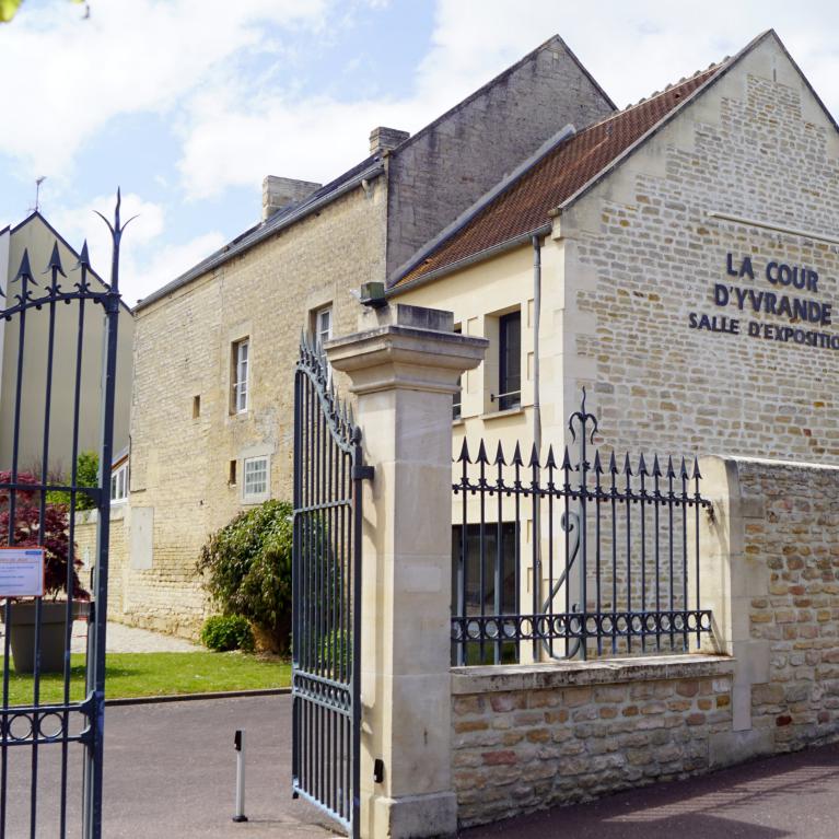 La Cour d'Yvrande-Salle d’exposition