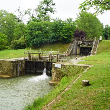 Écluse de jonction Baïse-Canal de Garonne