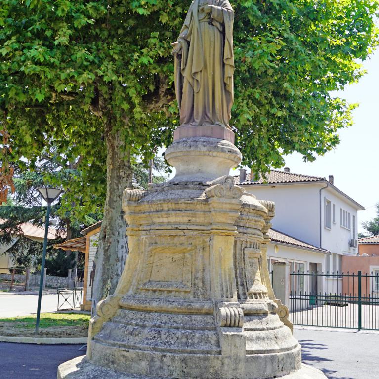 Statue 2