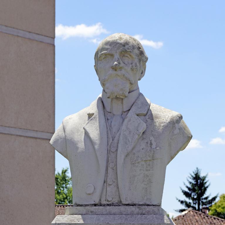 Buste J. Izoulet